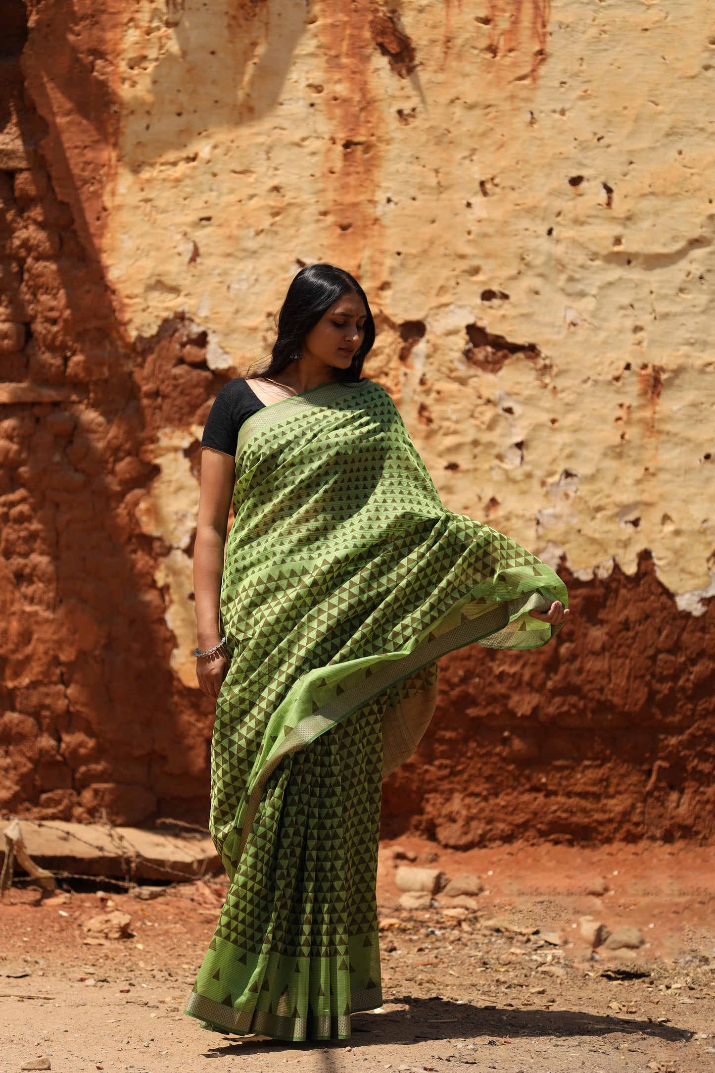 Leafy Green Triangle Motifs Maheshwari Silk Cotton
