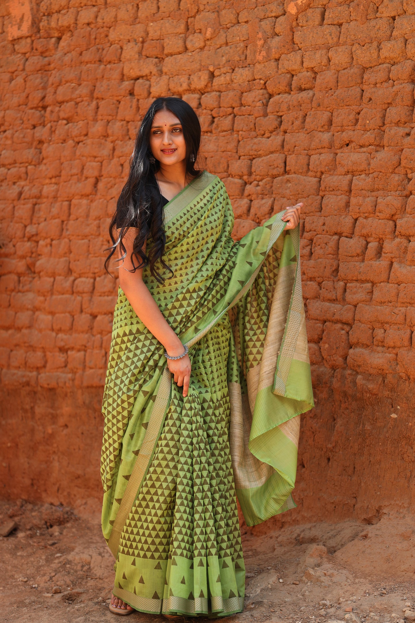 Leafy Green Triangle Motifs Maheshwari Silk Cotton