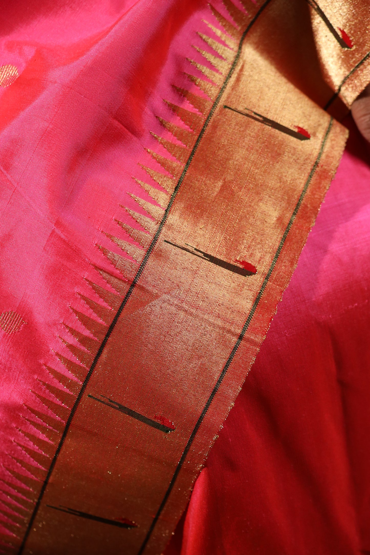 Bright Rani Pink Handwoven Pure Silk Paithani