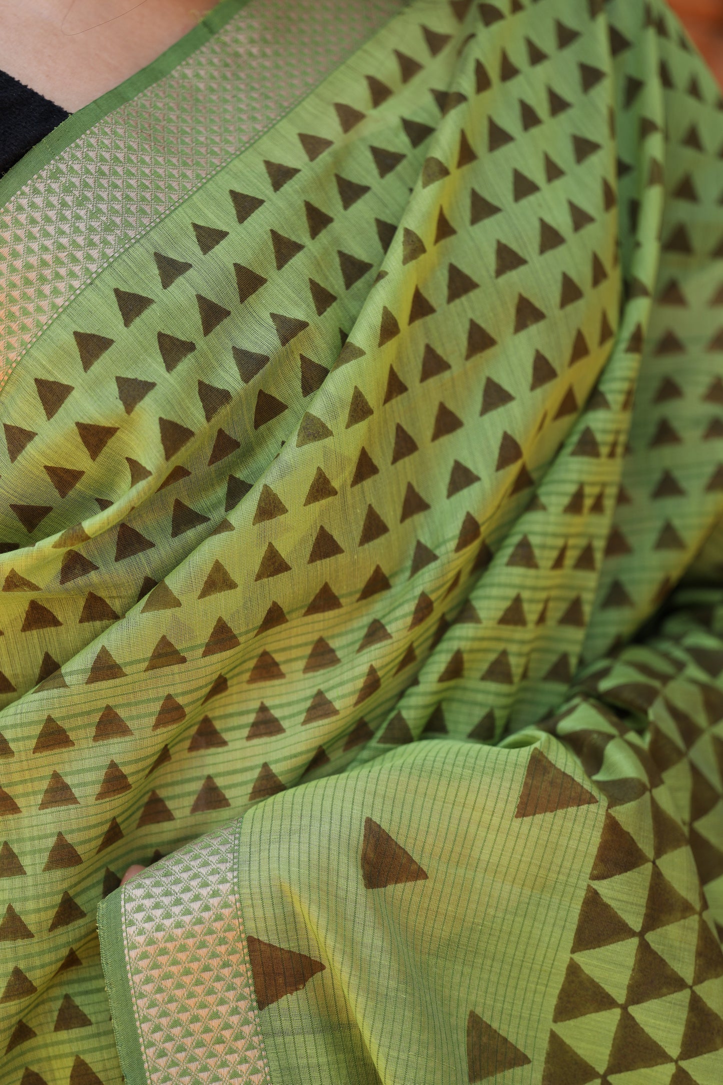 Leafy Green Triangle Motifs Maheshwari Silk Cotton