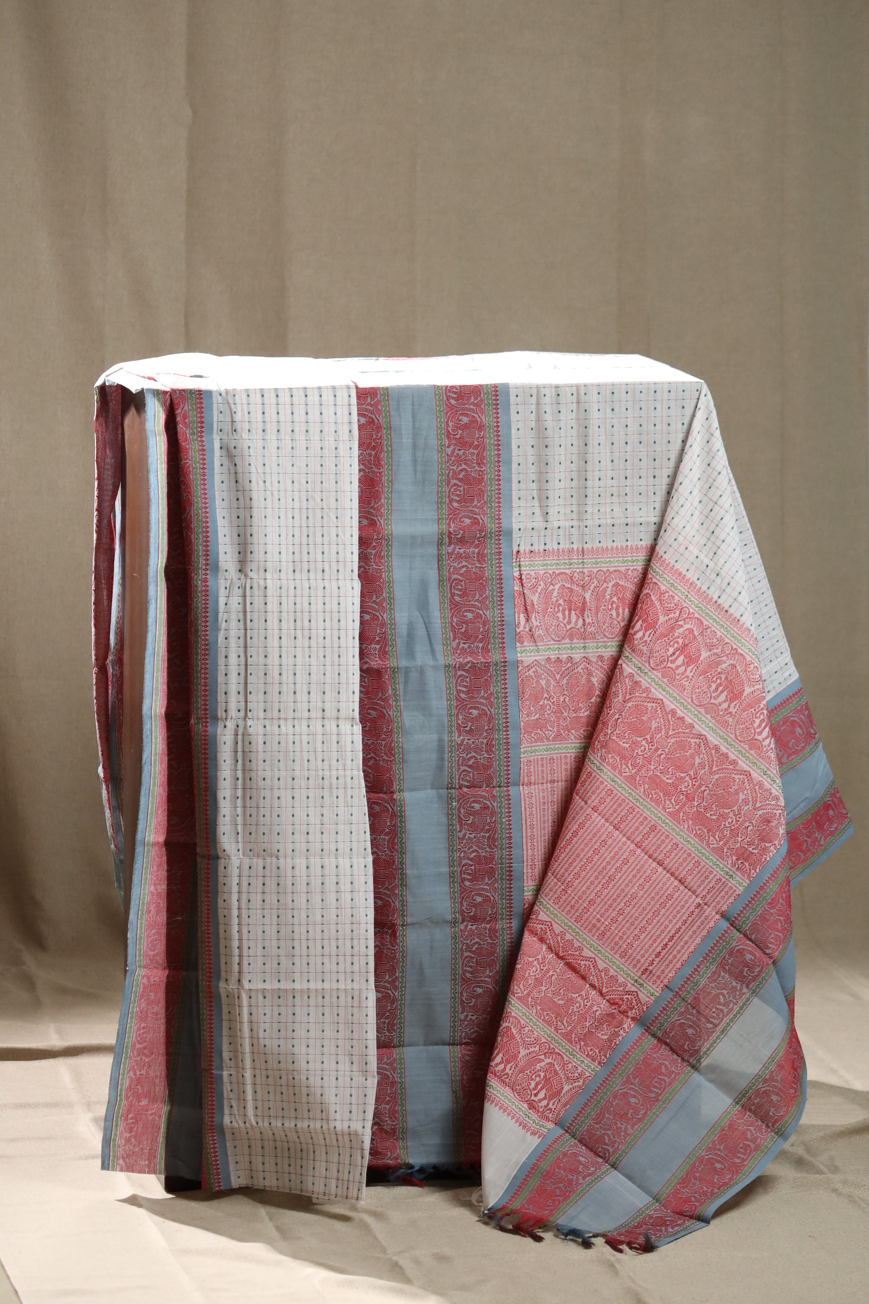 Yazhi Motif on White Chettinad Cotton Saree
