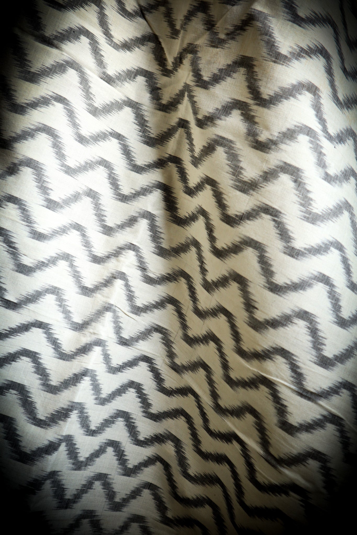 Ebony & Ivory Chevron Stripes Handwoven Single Ikkat Cotton